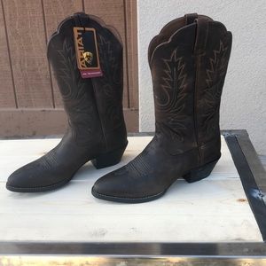 Brand New Ariay Womens Cowgirl boots!!Never worn!!